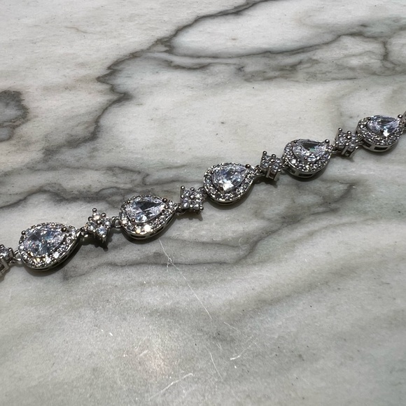 Teardrop Bracelet - Picture 8 of 8